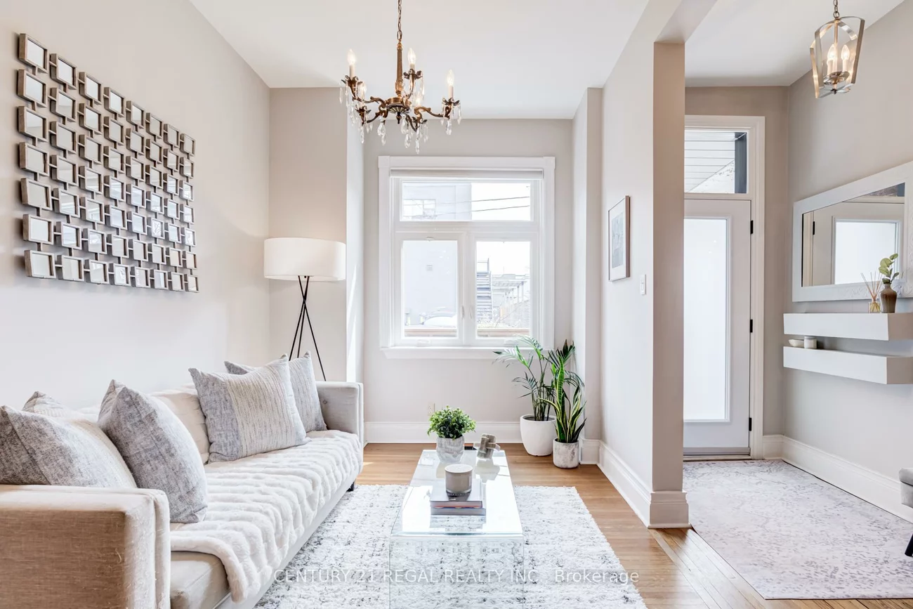 36, Golden, Roncesvalles, Toronto