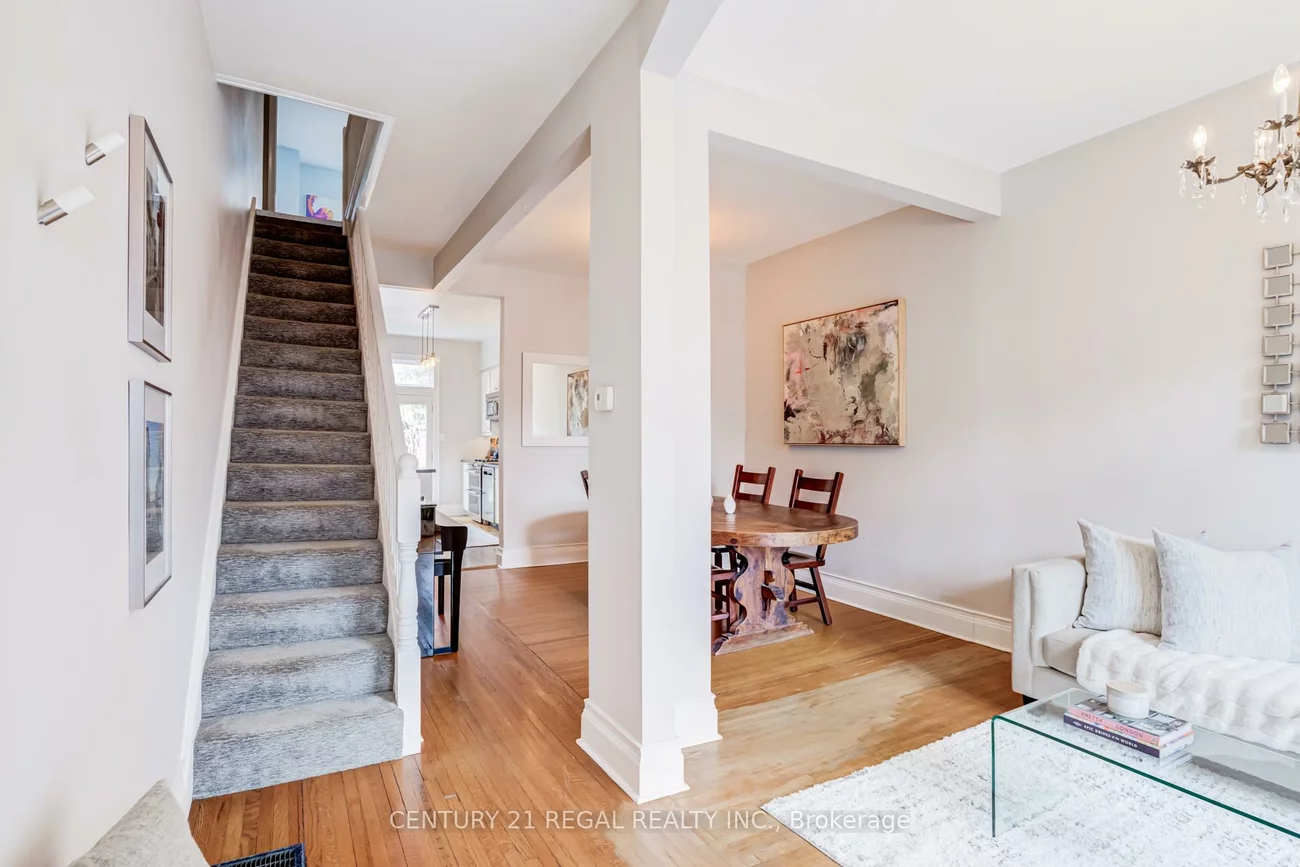 36, Golden, Roncesvalles, Toronto