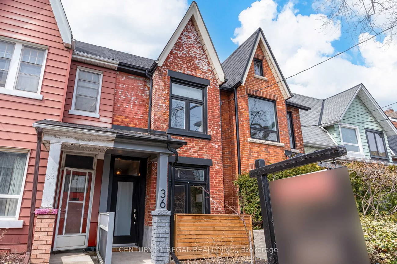 36, Golden, Roncesvalles, Toronto