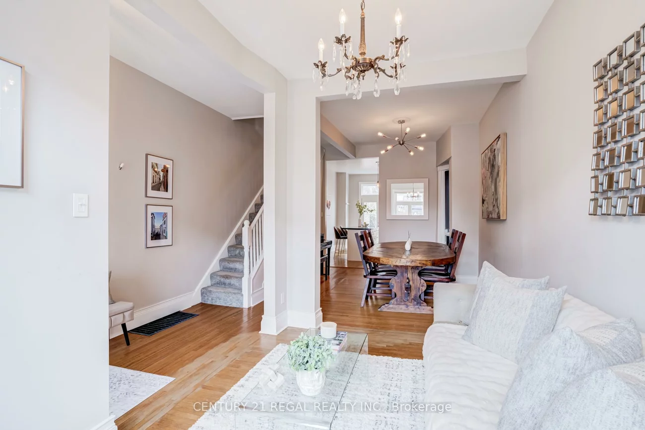 36, Golden, Roncesvalles, Toronto