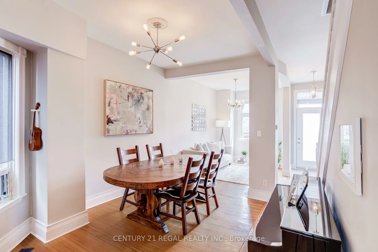 36, Golden, Roncesvalles, Toronto