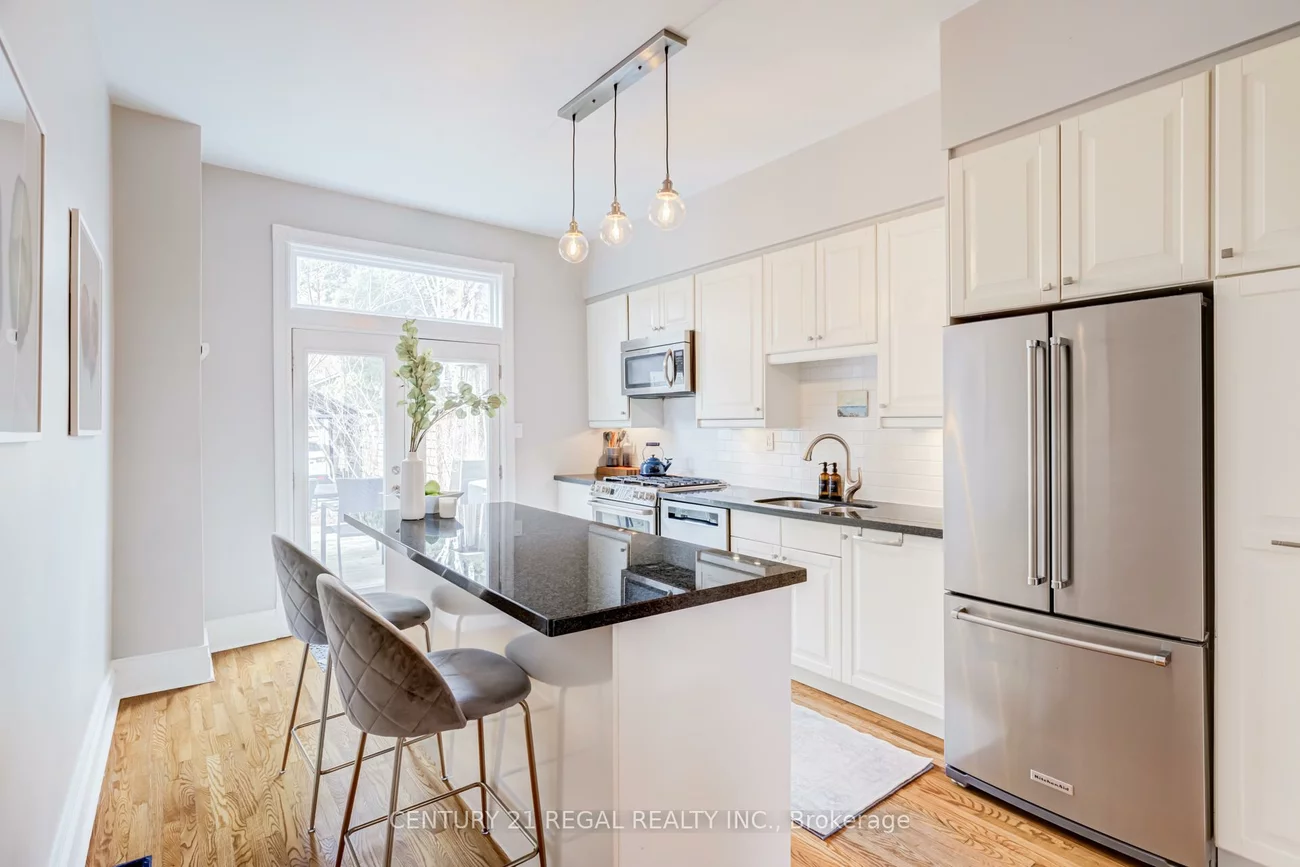 36, Golden, Roncesvalles, Toronto