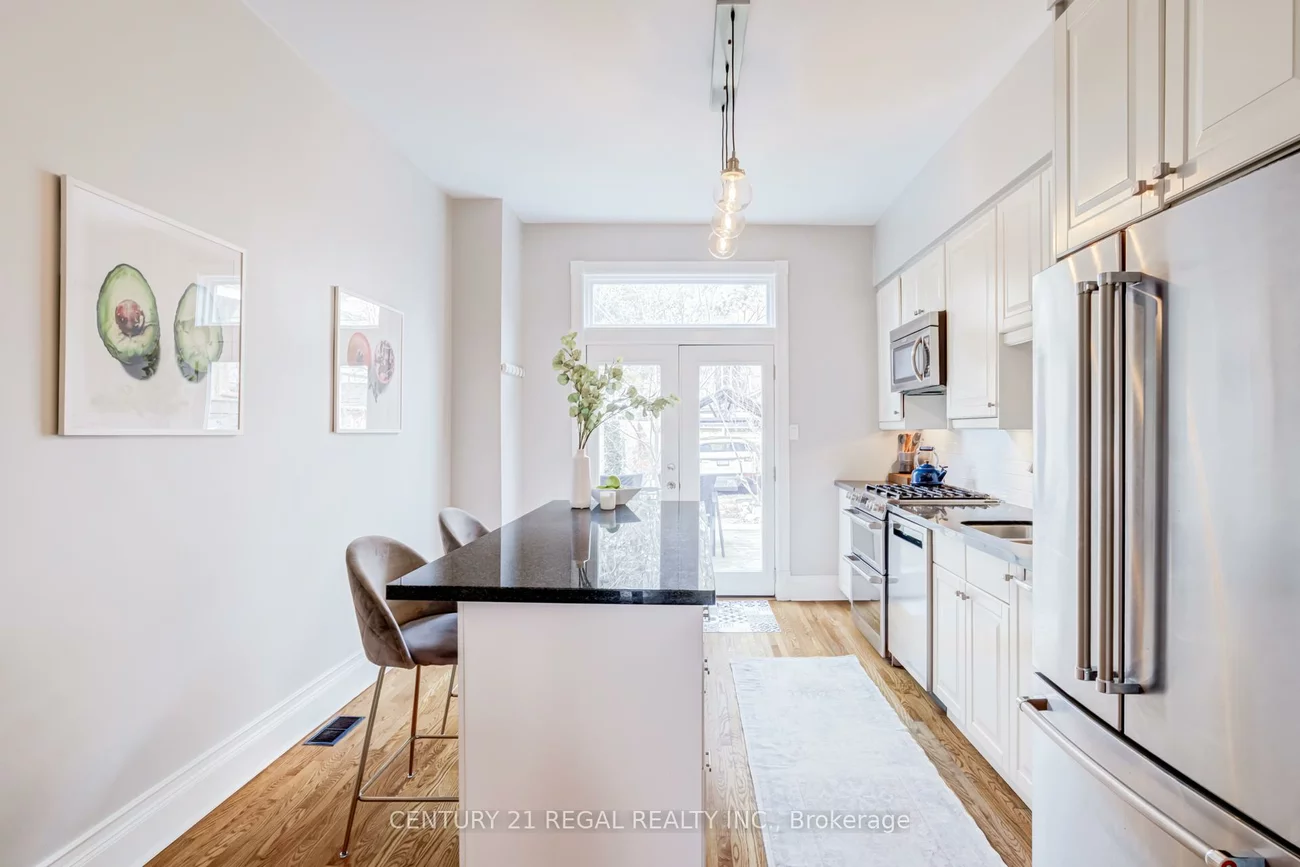 36, Golden, Roncesvalles, Toronto