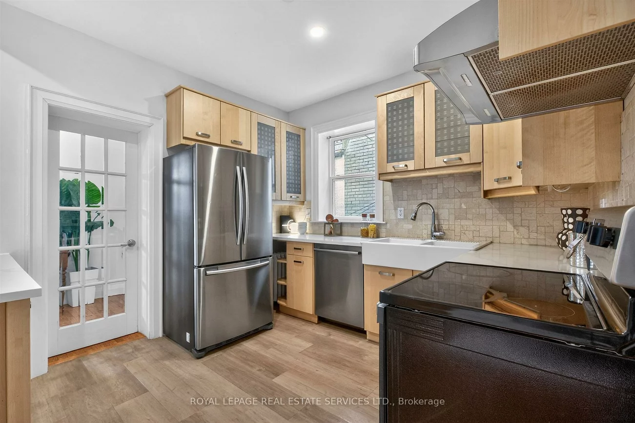 102, Gothic, High Park North, Toronto