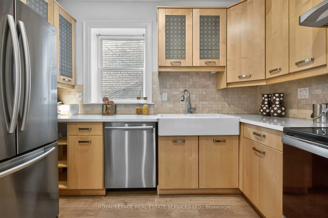 102, Gothic, High Park North, Toronto