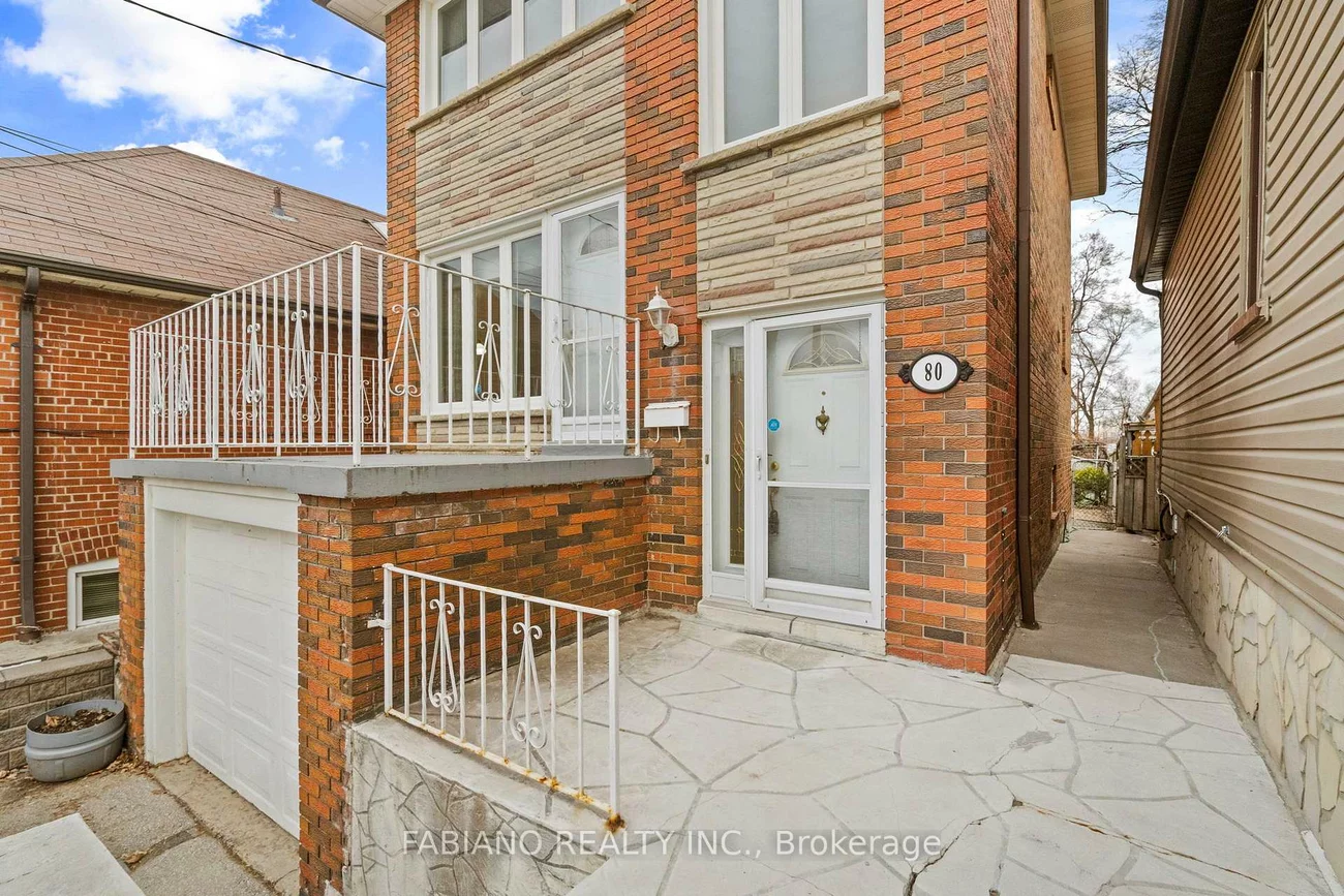 80, Cayuga, Rockcliffe-Smythe, Toronto