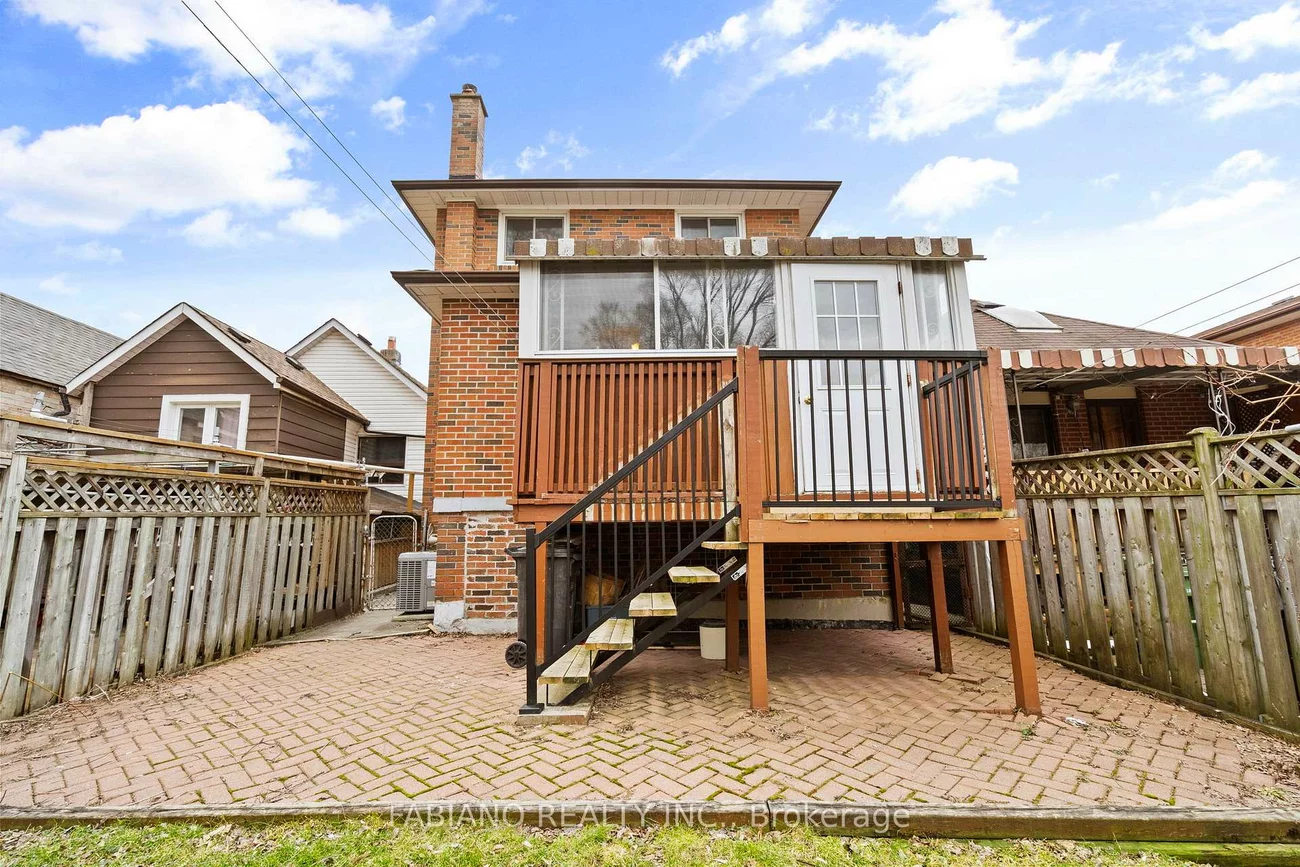 80, Cayuga, Rockcliffe-Smythe, Toronto