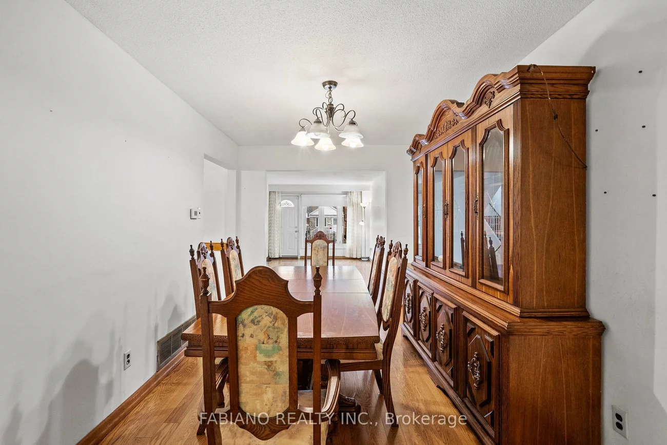 80, Cayuga, Rockcliffe-Smythe, Toronto