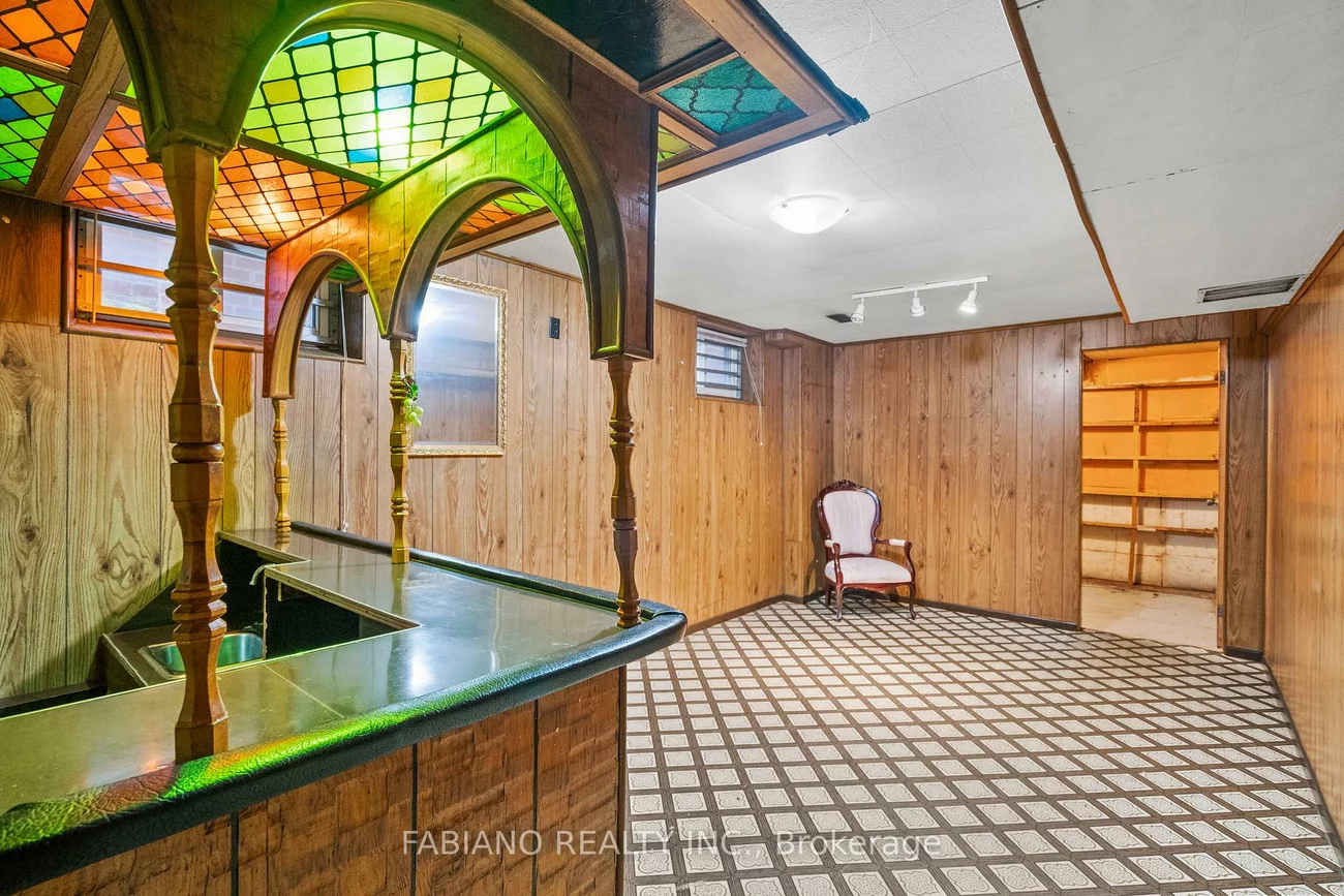 80, Cayuga, Rockcliffe-Smythe, Toronto
