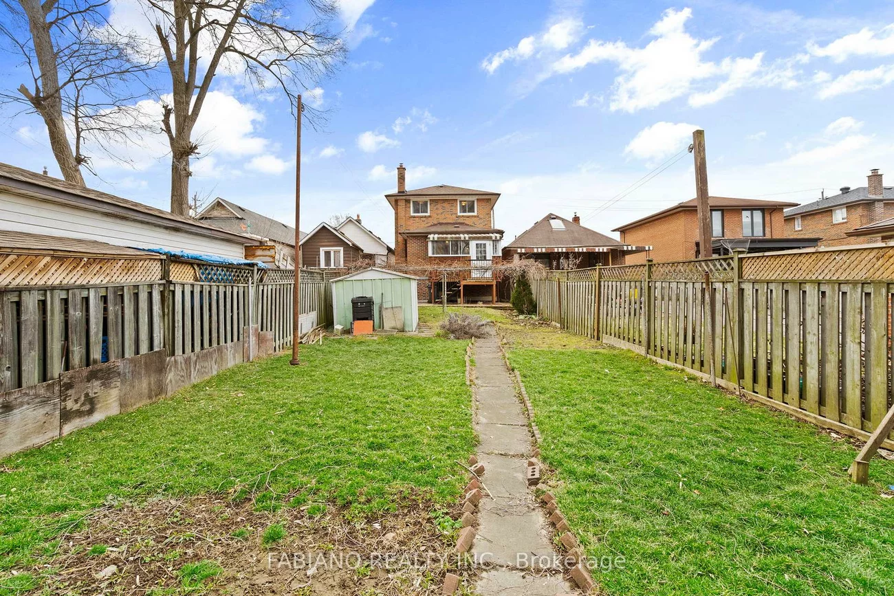 80, Cayuga, Rockcliffe-Smythe, Toronto