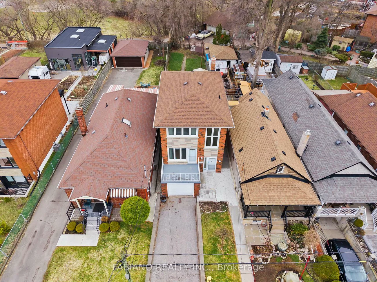 80, Cayuga, Rockcliffe-Smythe, Toronto