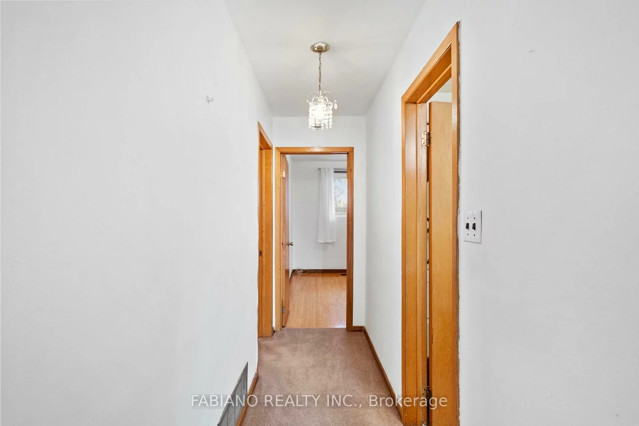 80, Cayuga, Rockcliffe-Smythe, Toronto