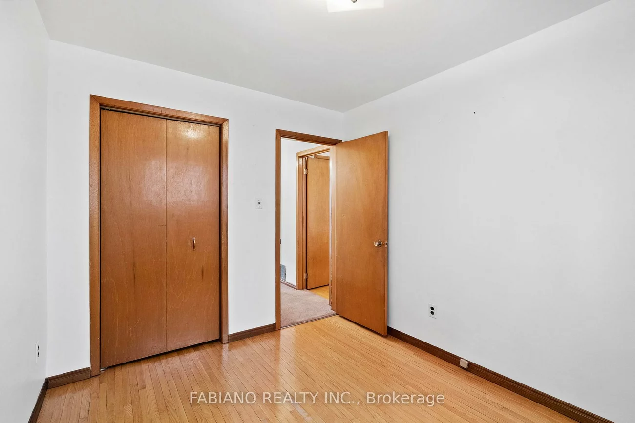 80, Cayuga, Rockcliffe-Smythe, Toronto