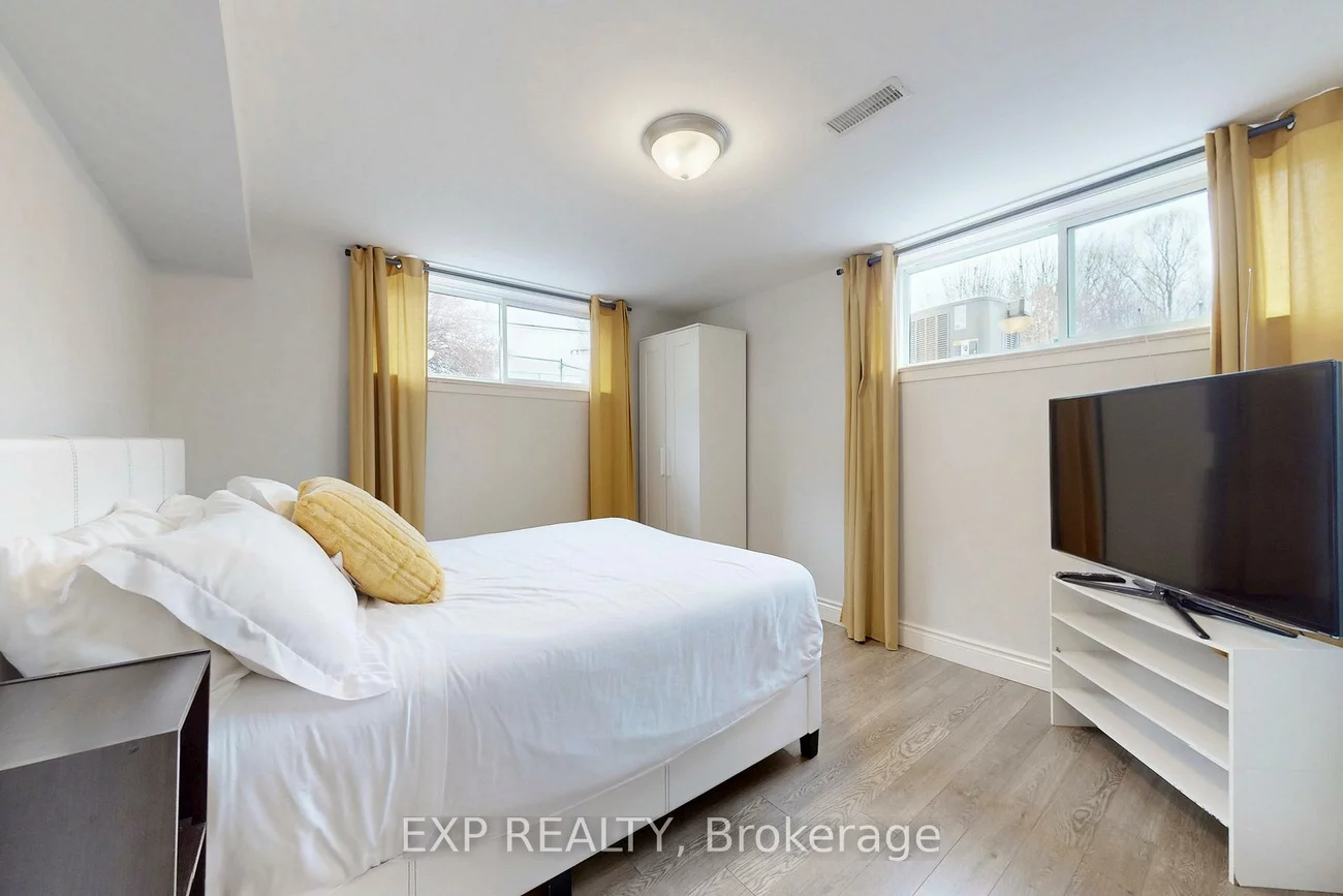 25, McManus, Kingsview Village-The Westway, Toronto