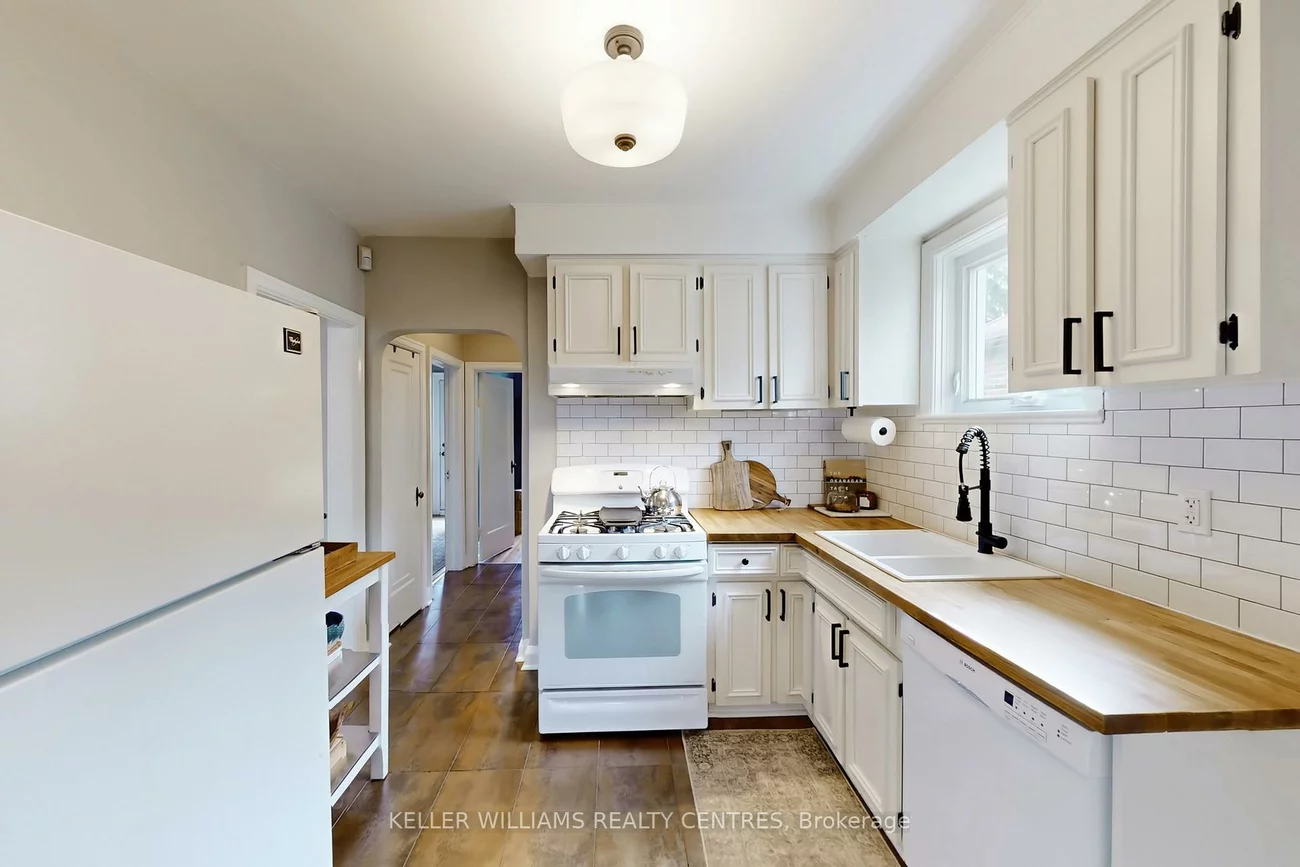 23, Thirteenth, New Toronto, Toronto