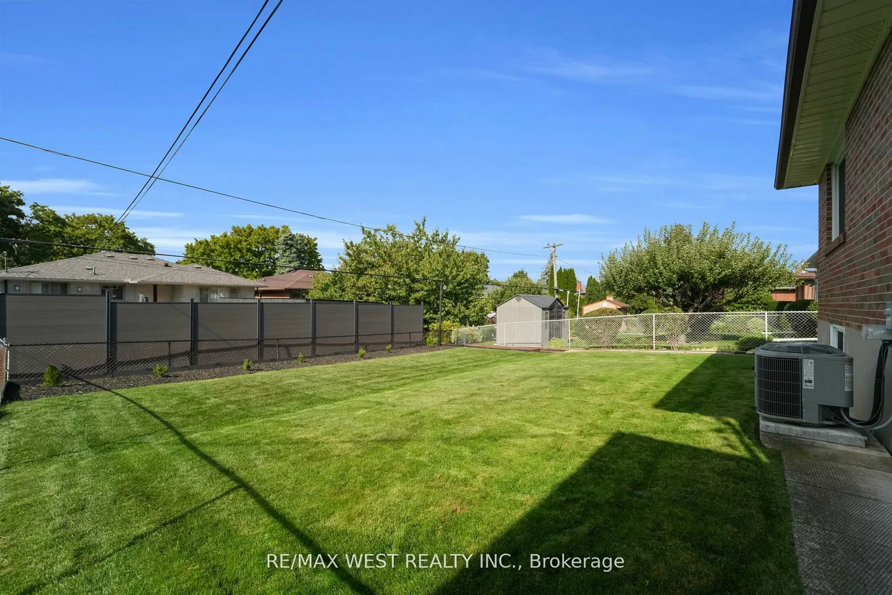 304, La Rose, Willowridge-Martingrove-Richview, Toronto