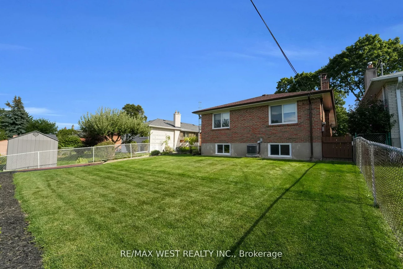 304, La Rose, Willowridge-Martingrove-Richview, Toronto