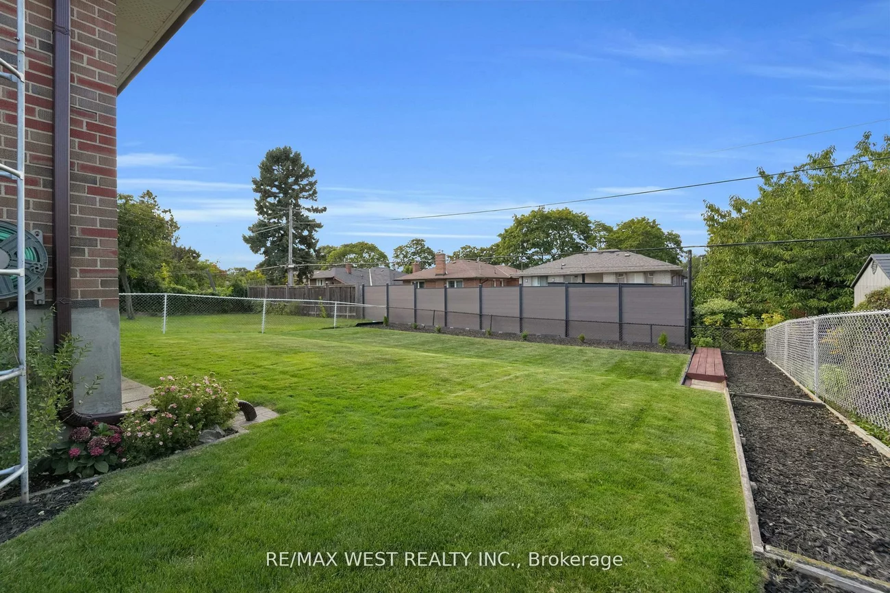 304, La Rose, Willowridge-Martingrove-Richview, Toronto