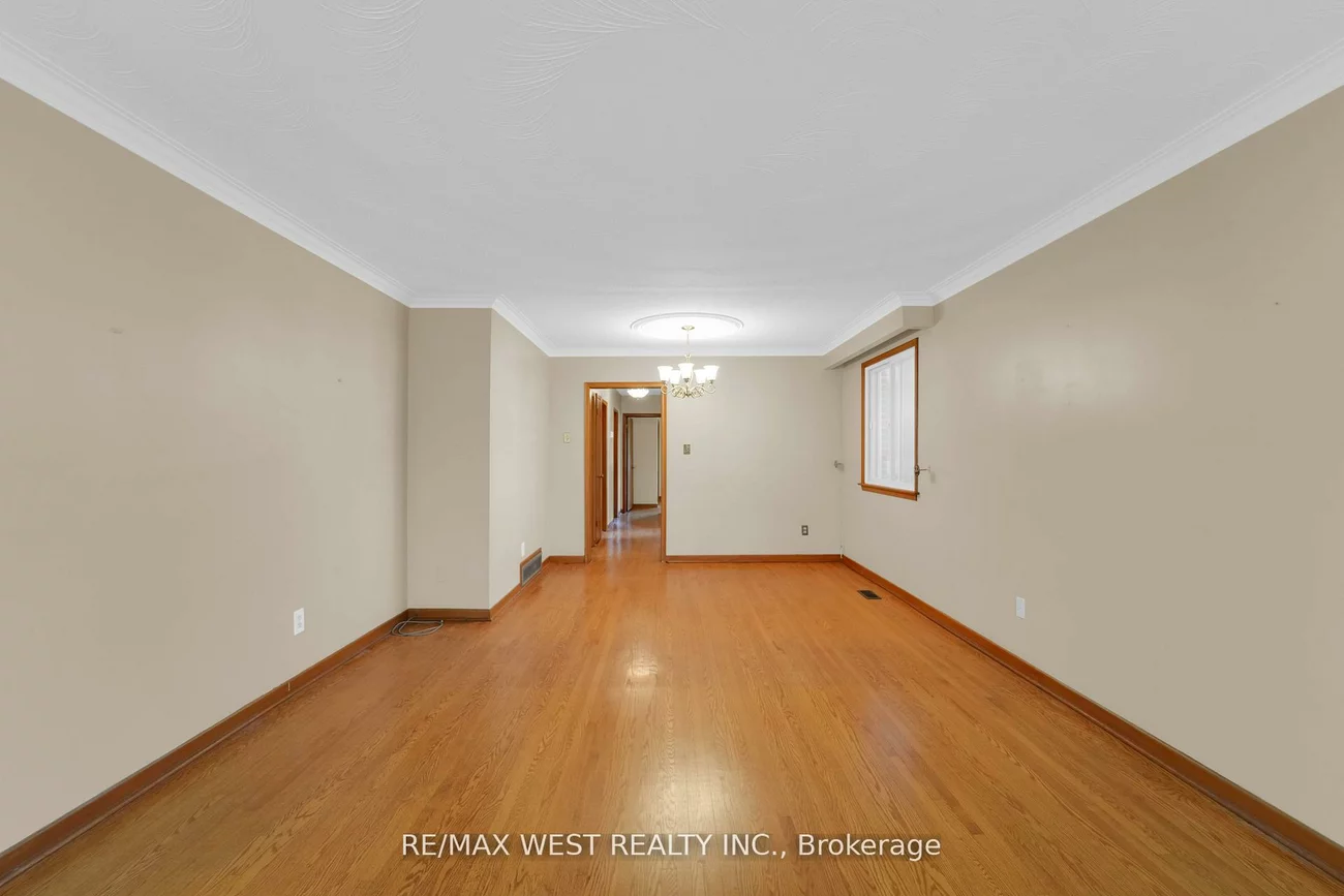 304, La Rose, Willowridge-Martingrove-Richview, Toronto