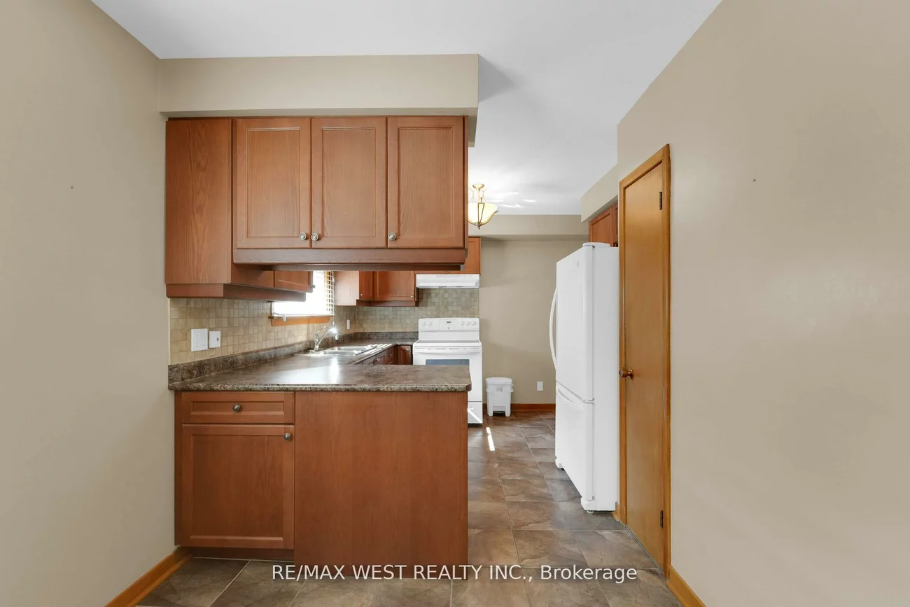 304, La Rose, Willowridge-Martingrove-Richview, Toronto