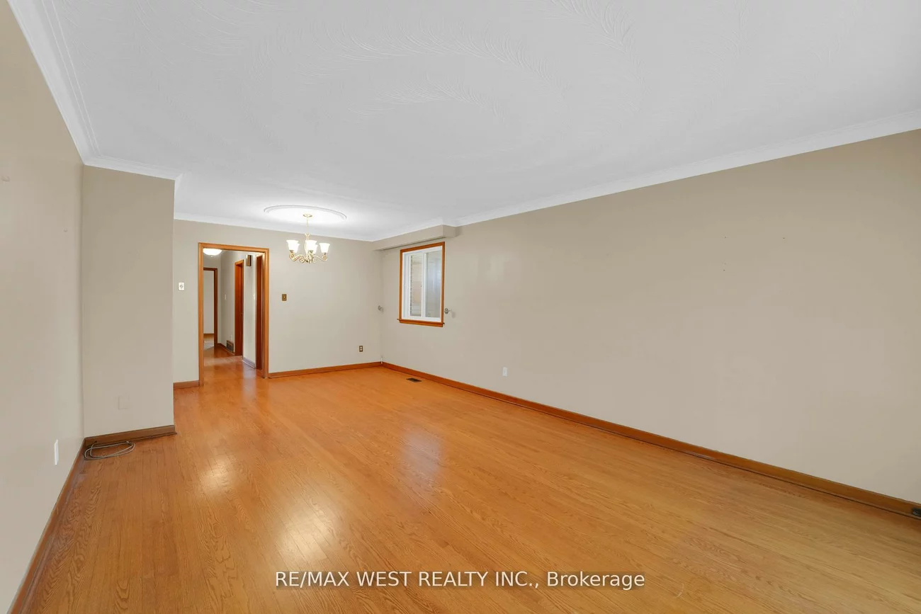 304, La Rose, Willowridge-Martingrove-Richview, Toronto