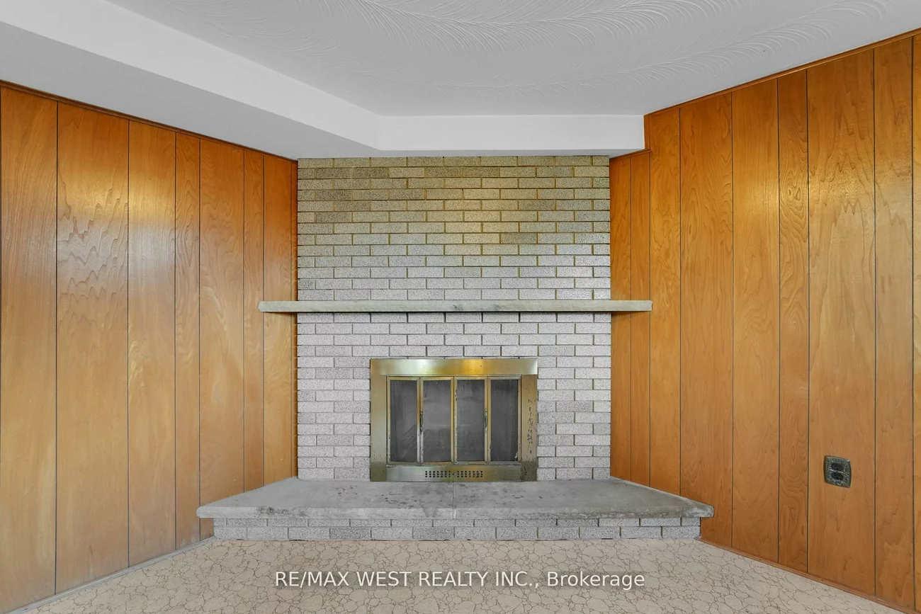 304, La Rose, Willowridge-Martingrove-Richview, Toronto