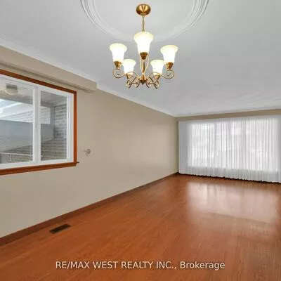 304, La Rose, Willowridge-Martingrove-Richview, Toronto