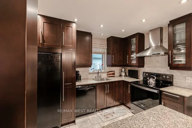 17, Saybrook, Stonegate-Queensway, Toronto