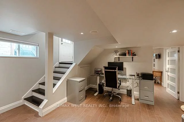 17, Saybrook, Stonegate-Queensway, Toronto