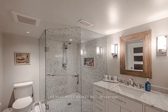 17, Saybrook, Stonegate-Queensway, Toronto