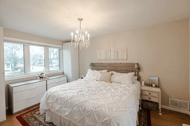 17, Saybrook, Stonegate-Queensway, Toronto