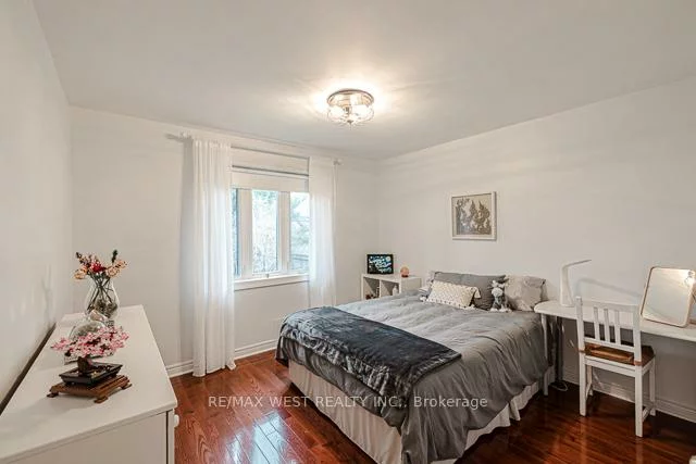 17, Saybrook, Stonegate-Queensway, Toronto