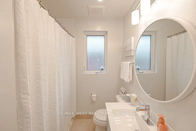 17, Saybrook, Stonegate-Queensway, Toronto