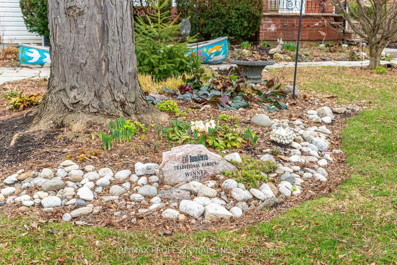 15, Twenty-Seventh, Long Branch, Toronto