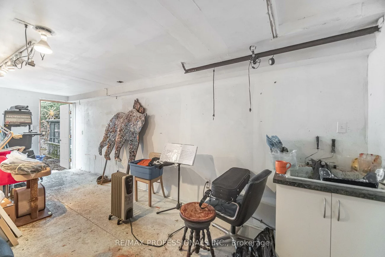 15, Twenty-Seventh, Long Branch, Toronto