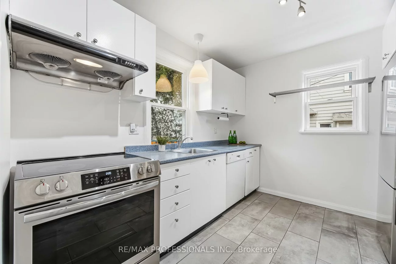 15, Twenty-Seventh, Long Branch, Toronto