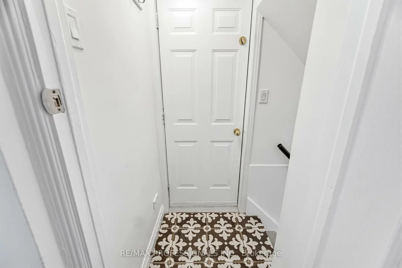 15, Twenty-Seventh, Long Branch, Toronto