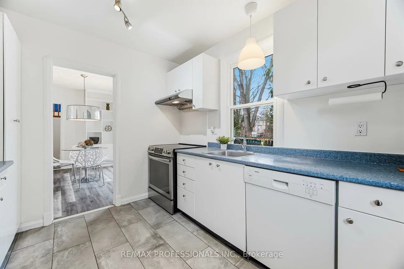 15, Twenty-Seventh, Long Branch, Toronto