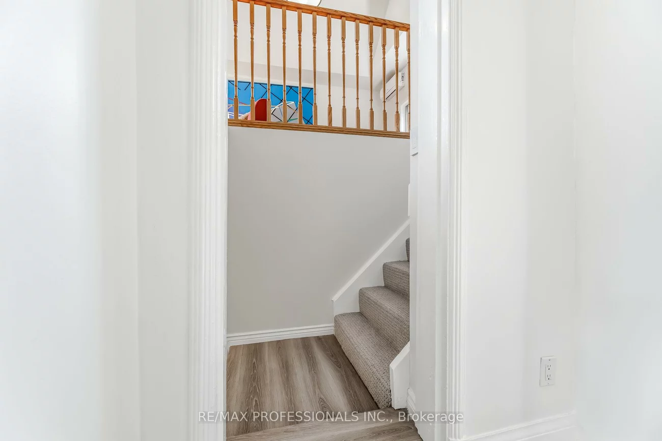 15, Twenty-Seventh, Long Branch, Toronto