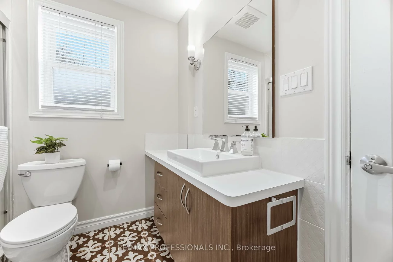 15, Twenty-Seventh, Long Branch, Toronto