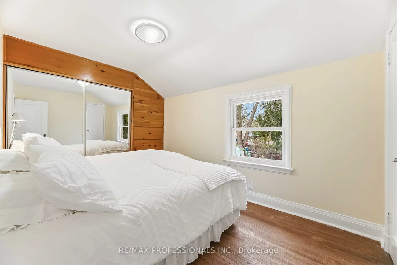 15, Twenty-Seventh, Long Branch, Toronto