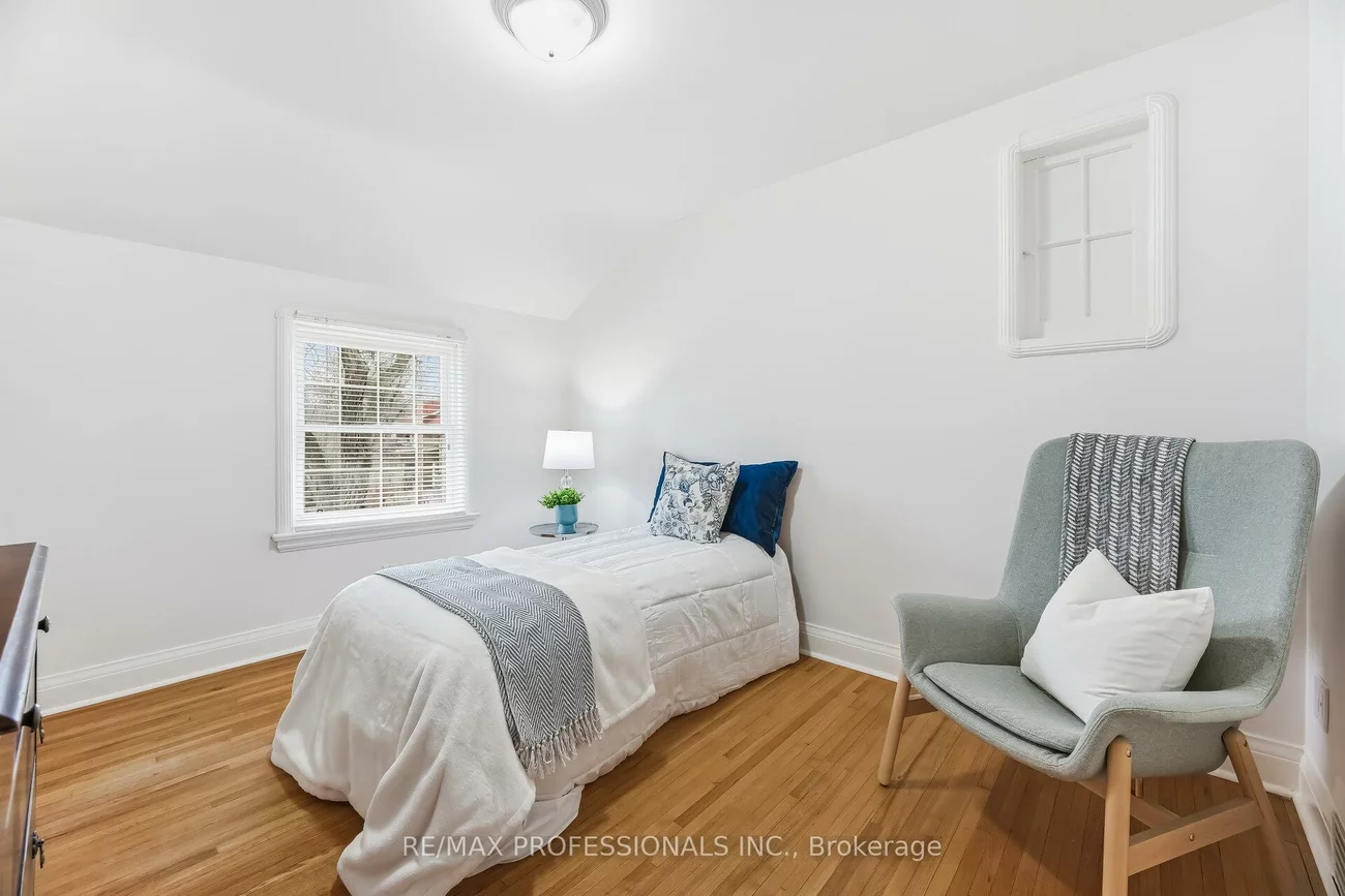 15, Twenty-Seventh, Long Branch, Toronto