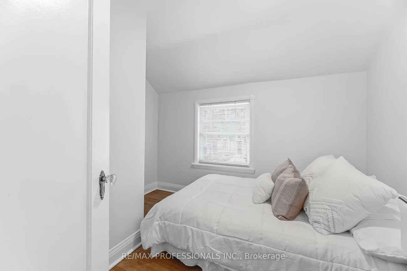 15, Twenty-Seventh, Long Branch, Toronto