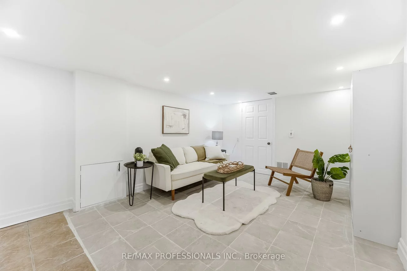 15, Twenty-Seventh, Long Branch, Toronto