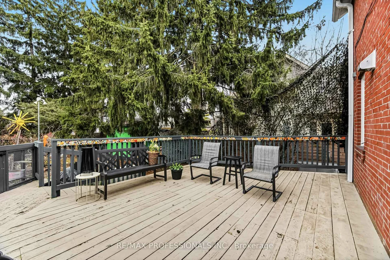 15, Twenty-Seventh, Long Branch, Toronto