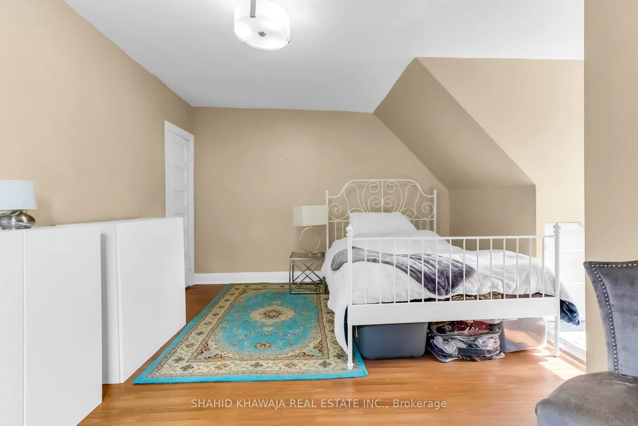 58, Pauline, Dovercourt-Wallace Emerson-Junction, Toronto