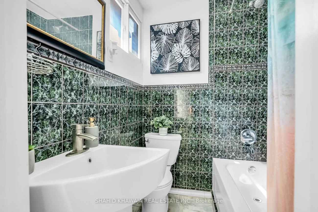 58, Pauline, Dovercourt-Wallace Emerson-Junction, Toronto