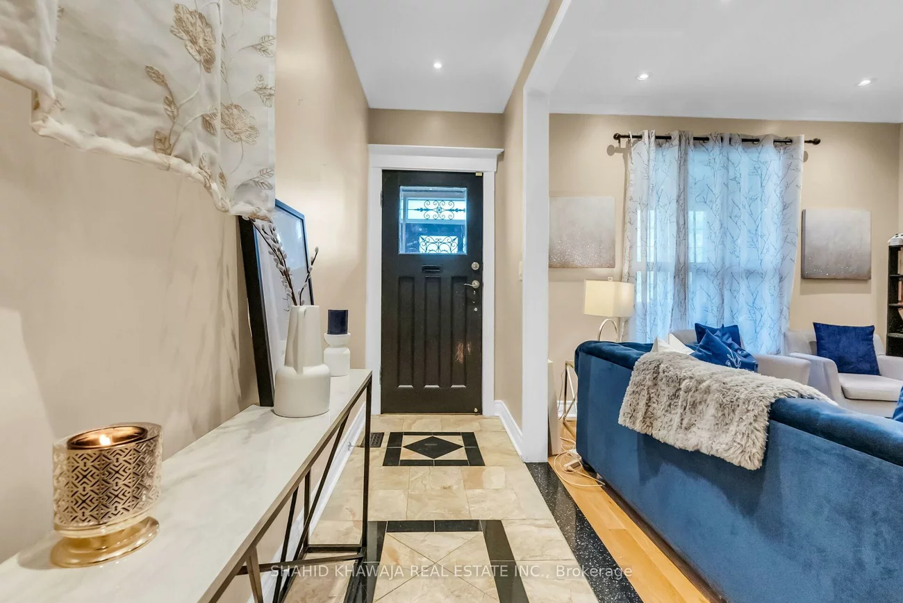 58, Pauline, Dovercourt-Wallace Emerson-Junction, Toronto