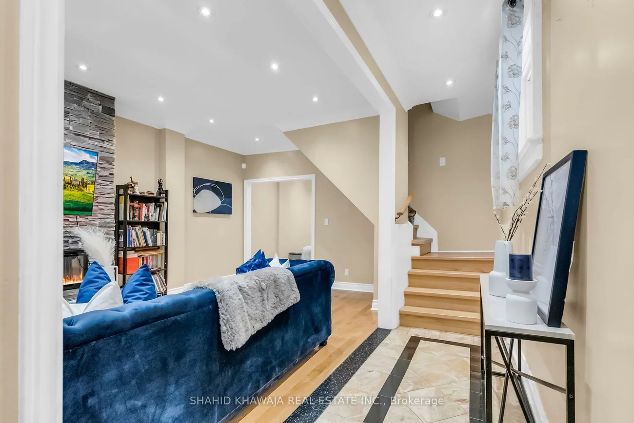 58, Pauline, Dovercourt-Wallace Emerson-Junction, Toronto