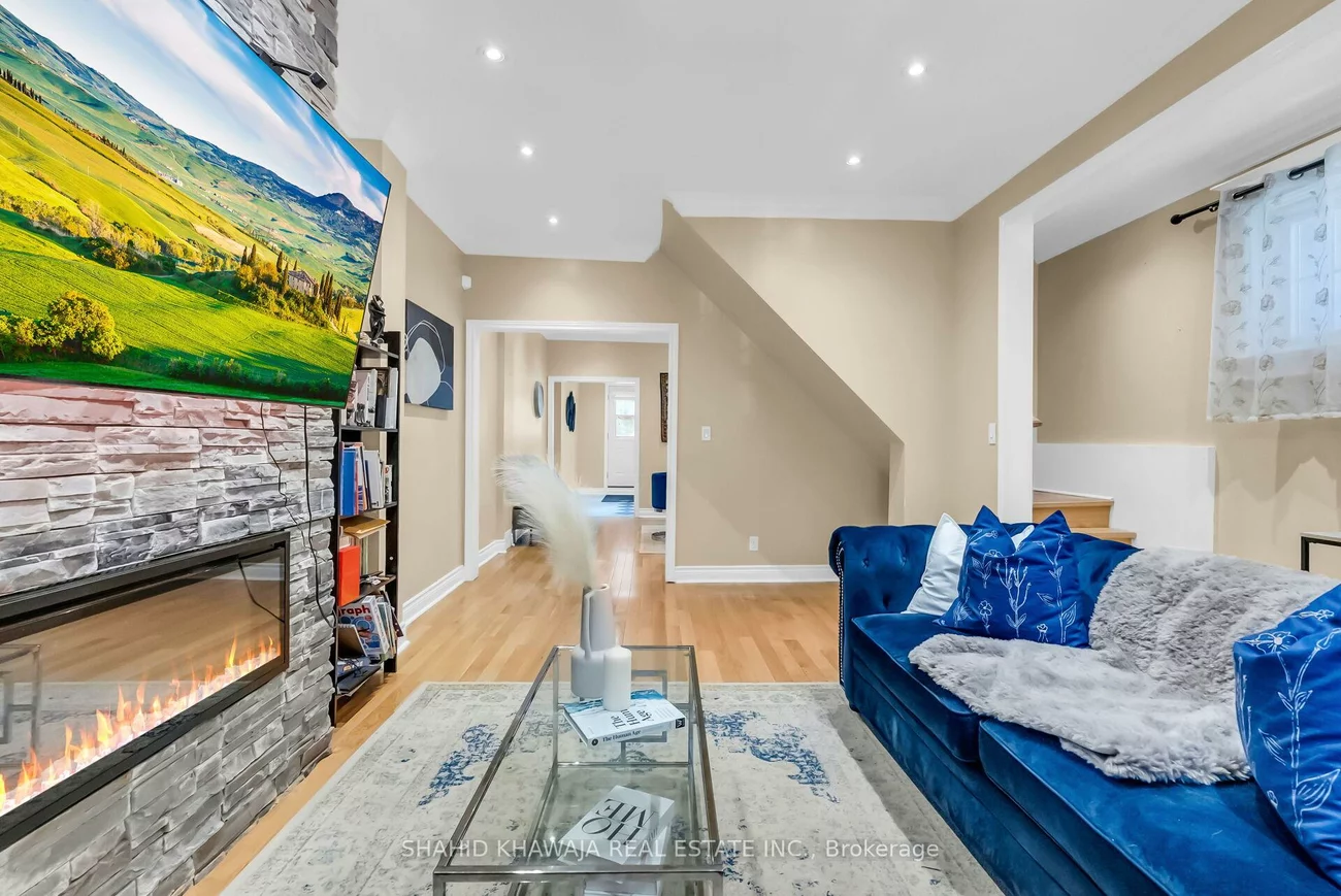 58, Pauline, Dovercourt-Wallace Emerson-Junction, Toronto